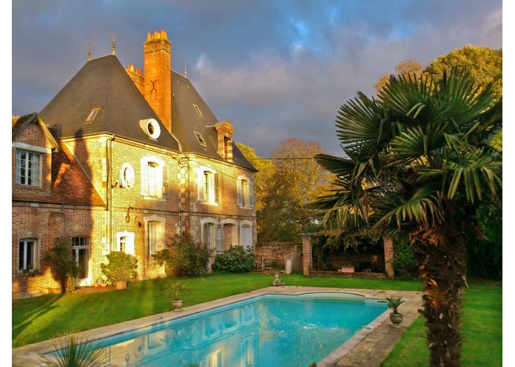 Château stays in France